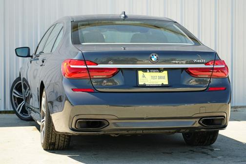 2016 BMW 740 i