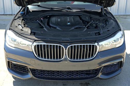 2016 BMW 740 i