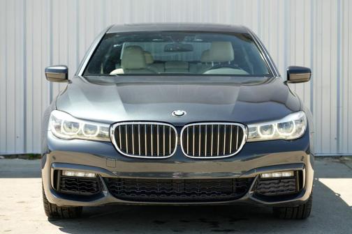 2016 BMW 740 i