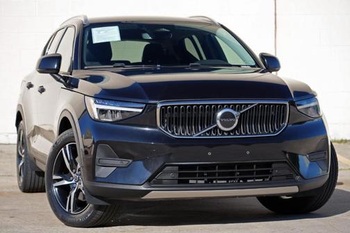 Onyx Black Metallic 2023 Volvo XC40 B5 Core