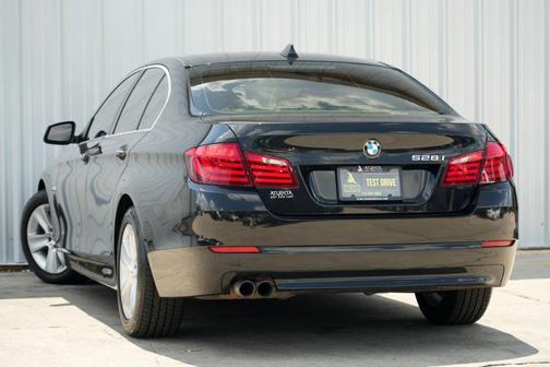 2011 BMW 528 i