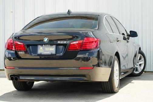 2011 BMW 528 i