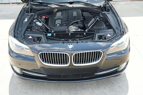 2011 BMW 528 i