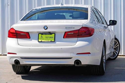 Mineral White Metallic 2018 BMW 530e iPerformance