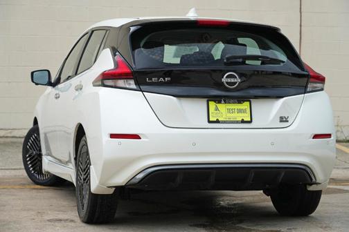 White 2023 Nissan Leaf SV PLUS