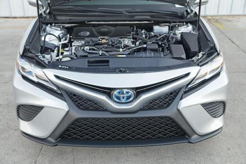 2020 Toyota Camry Hybrid SE