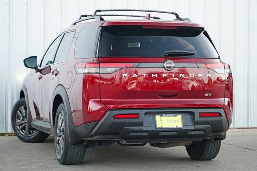 2022 Nissan Pathfinder SV