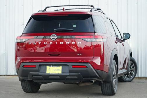 2022 Nissan Pathfinder SV