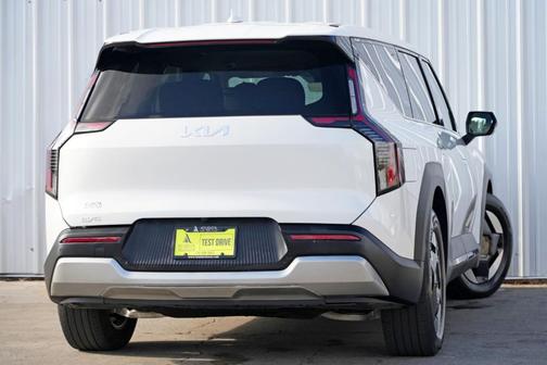 2024 Kia EV9 Light Long Range