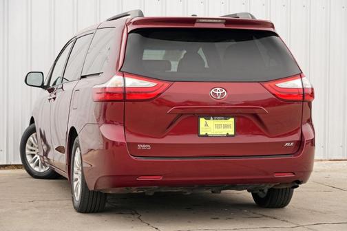 2016 Toyota Sienna XLE