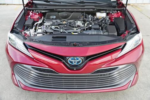 2020 Toyota Camry Hybrid XLE