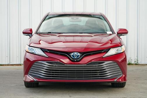 2020 Toyota Camry Hybrid XLE
