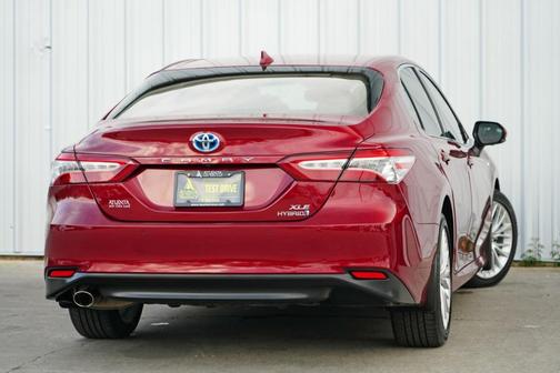 2020 Toyota Camry Hybrid XLE