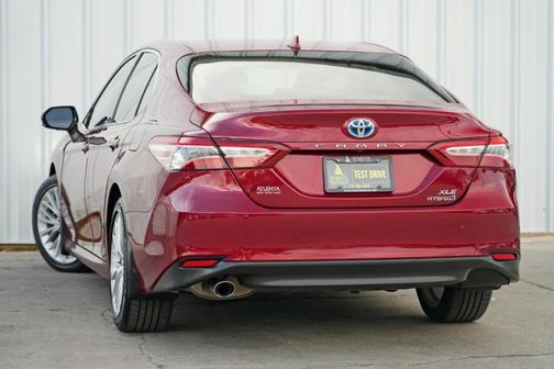 2020 Toyota Camry Hybrid XLE