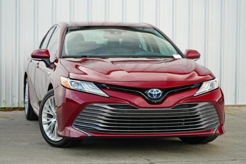 2020 Toyota Camry Hybrid XLE