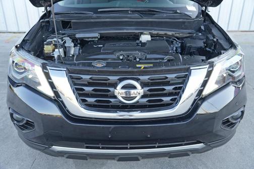 2020 Nissan Pathfinder SV
