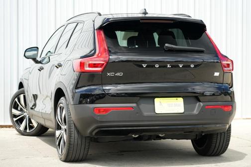 2022 Volvo XC40 Recharge Pure Electric P8 Twin Plus