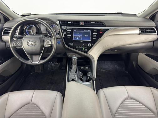 2020 Toyota Camry Hybrid SE