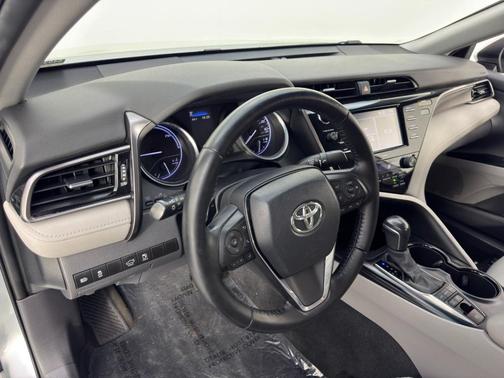 2020 Toyota Camry Hybrid SE