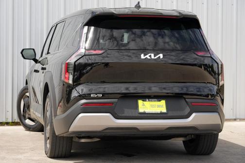 Aurora Black Pearl 2024 Kia EV9 Light Long Range