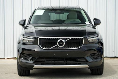 2022 Volvo XC40 T4 Momentum