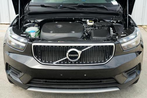 2022 Volvo XC40 T4 Momentum