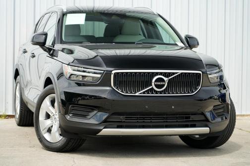 2022 Volvo XC40 T4 Momentum