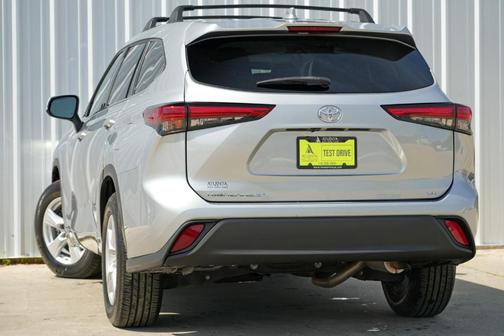 2020 Toyota Highlander LE