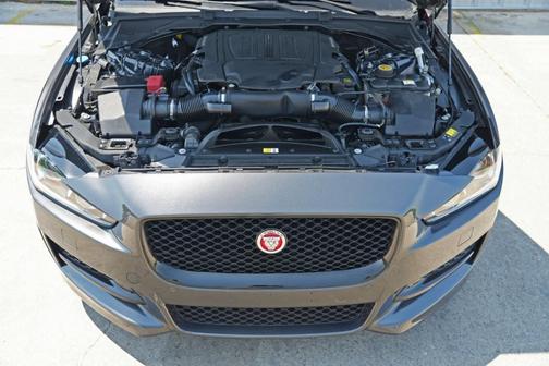 2017 Jaguar XE 35t R-Sport