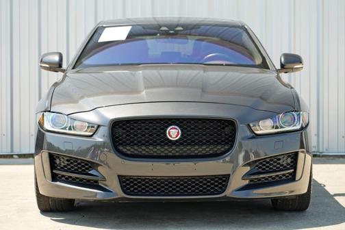 2017 Jaguar XE 35t R-Sport