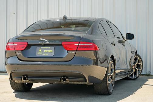 2017 Jaguar XE 35t R-Sport