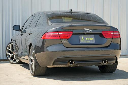 2017 Jaguar XE 35t R-Sport