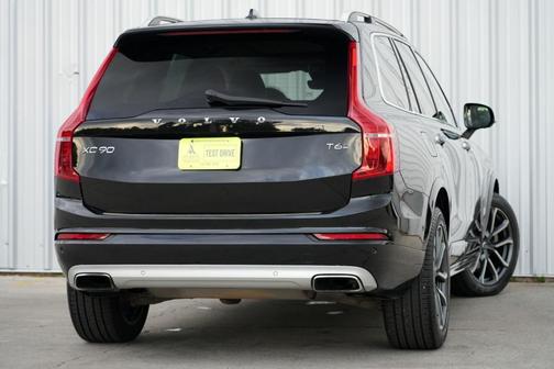 2016 Volvo XC90 T6 Momentum