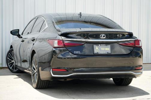 2022 Lexus ES 300h W/ PREMIUM&NAVIGATION PACKAGES
