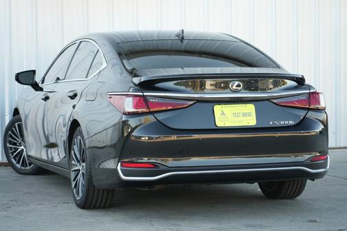 2023 Lexus ES 300h Premium