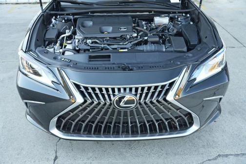 2023 Lexus ES 300h Premium