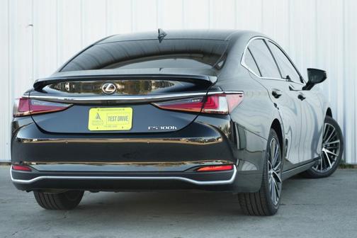 2023 Lexus ES 300h Premium