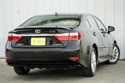 2015 Lexus ES 300h Base