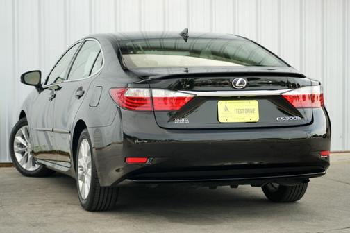 2015 Lexus ES 300h Base