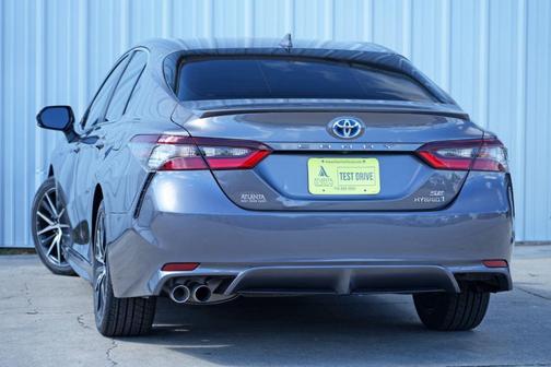 2022 Toyota Camry Hybrid SE