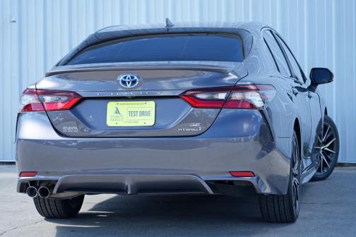 2022 Toyota Camry Hybrid SE