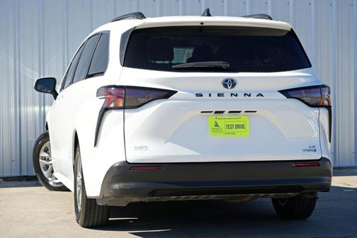 2023 Toyota Sienna LE