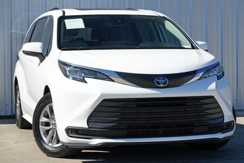 2023 Toyota Sienna LE