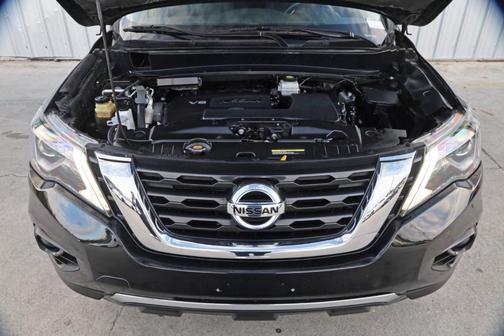 2020 Nissan Pathfinder SV