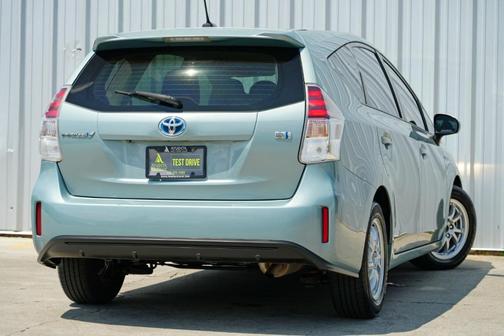 2015 Toyota Prius v Four