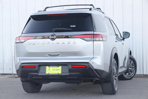 2022 Nissan Pathfinder SV