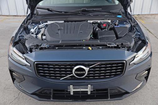 2022 Volvo S60 B5 Momentum