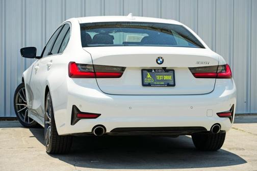 2019 BMW 330 i