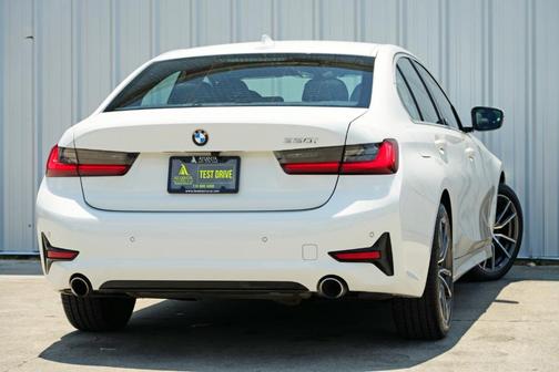 2019 BMW 330 i