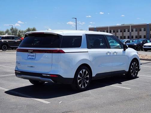 2024 Kia Carnival EX